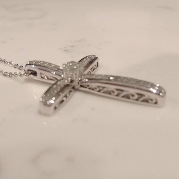 1 CTTW Diamond Cross Pendant, Silver - Picture 5 of 8